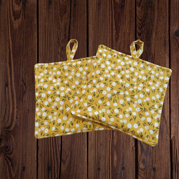 Handmade Potholder, Set of 2, Reversible Gold Floral and Cottage Quilted Hot Pad - Picture 5 of 7